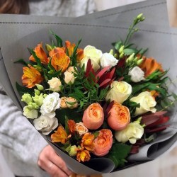 Букет в Новосибирске - авторский букет цветов - бесплатная доставка
