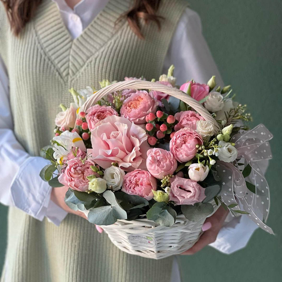 Цветочная корзинка с пионовидной розой Foli…
