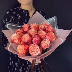 15 крупных роз в дизайнерском оформлении model №315