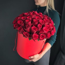 35 красных роз в коробке model №379
