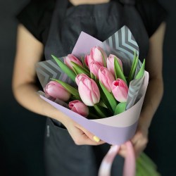 Нежный букетик из розовых тюльпанов model №317