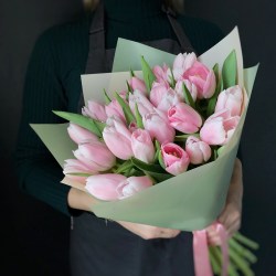 Букет из нежно-розовых тюльпанов model №360